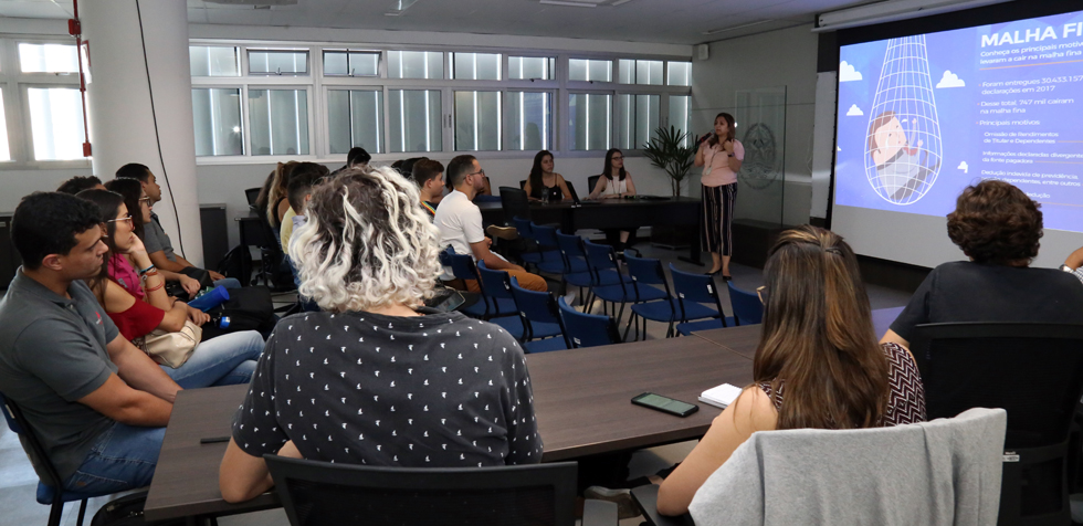 A assessora Ana Paula Gonçalves palestrou para os alunos da FGV (Foto: Thiago Rios Gomes)